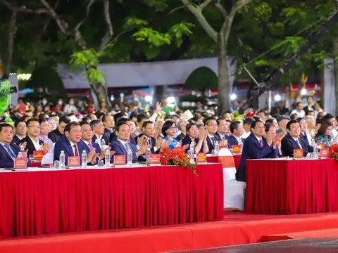 Thủ tướng Phạm Minh Chính dự khai mạc lễ hội Hoa phượng đỏ năm 2023