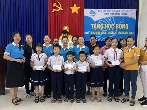 Hội Phụ nữ phường Phước Long (TP.Nha Trang): Trao học bổng cho học sinh nghèo hiếu học