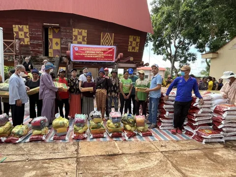 Gia Lai: Trao tặng 1.000 suất quà cho người nghèo huyện Mang Yang