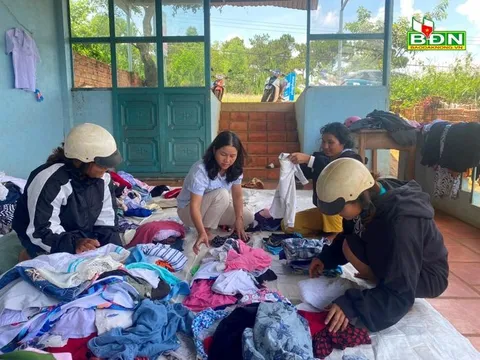 'Siêu thị mini áo quần 0 đồng' của cô giáo dành cho đồng bào dân tộc thiểu số