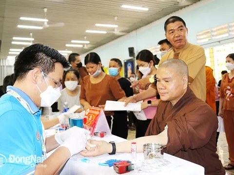 Chức sắc và tín đồ các tôn giáo tích cực hiến máu tình nguyện