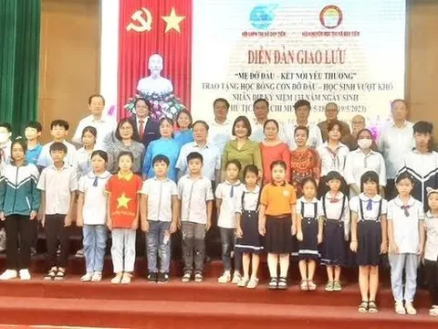 Hà Nam: Trao tặng học bổng 'Địa chỉ đỏ - Tấm lòng vàng và Mẹ đỡ đầu con mồ côi khó khăn'