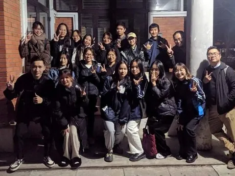 Nghề giáo 'không lương' tại câu lạc bộ chuyên dạy học miễn phí ở Hà Nội