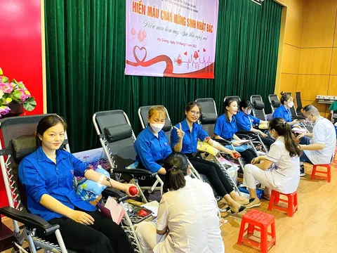 Hiến máu tình nguyện chào mừng sinh nhật Bác