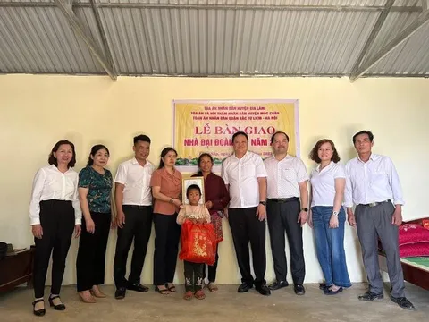 Sơn La: Bàn giao nhà đại đoàn kết cho các hộ nghèo tại xã Lóng Sập, huyện Mộc Châu