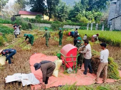 BĐBP gắn bó máu thịt với nhân dân khu vực biên giới