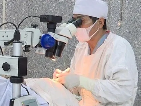 Hội nhãn khoa TP Hồ Chí Minh mổ mắt cho 40 người nghèo