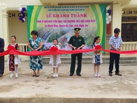 Khánh thành và đưa vào sử dụng nhà ở cho học sinh, hộ nghèo khu vực biên giới