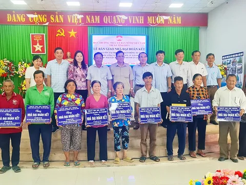 An Giang: Bàn giao 14 căn nhà Đại đoàn kết cho hộ nghèo ở TX. Tịnh Biên