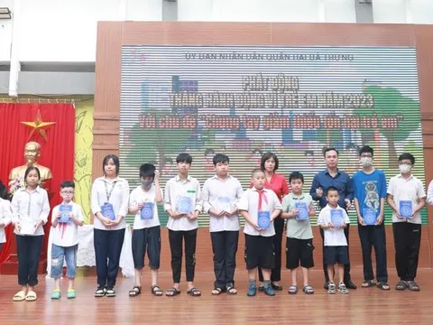 Hà Nội: Quận Hai Bà Trưng trao 343 suất quà tới trẻ em có hoàn cảnh đặc biệt