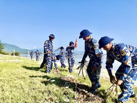 Hơn 1.000 cán bộ, đoàn viên Lữ đoàn 957 ra quân 'Ngày chủ nhật xanh'