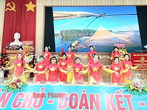 Gần 26 tỷ đồng tặng quà, học bổng cho con em công đoàn viên, người lao động