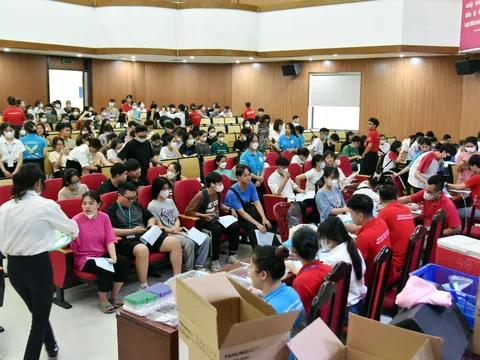 Hơn 1150 người tham gia hiến máu trong Chương trình Hiến máu toàn trường “Sức trẻ Tài chính” 2023