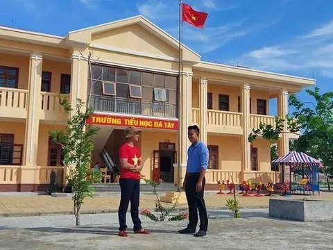 'Trồng người' nơi muôn trùng sóng