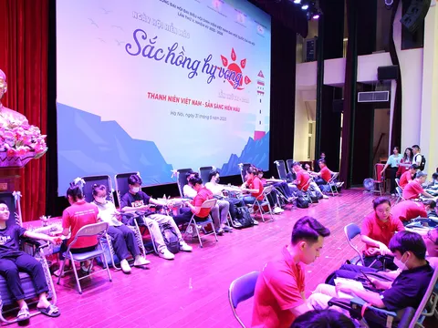 Sôi nổi ngày hội hiến máu “Sắc hồng hy vọng" của tuổi trẻ ĐHQGHN