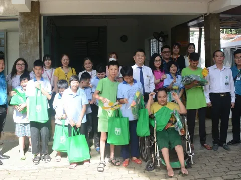 Trường Đại học Y khoa Phạm Ngọc Thạch thăm, tặng quà trẻ em nhân ngày Quốc tế Thiếu nhi