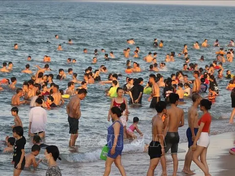 Lưu ý để không nguy hiểm tính mạng khi tắm trên sông, biển