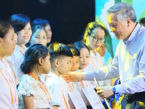7.910 trẻ mồ côi khó khăn được cam kết nhận đỡ đầu mới từ năm 2023