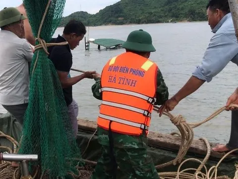 2 cha con gặp nạn trên biển may mắn được cứu sống