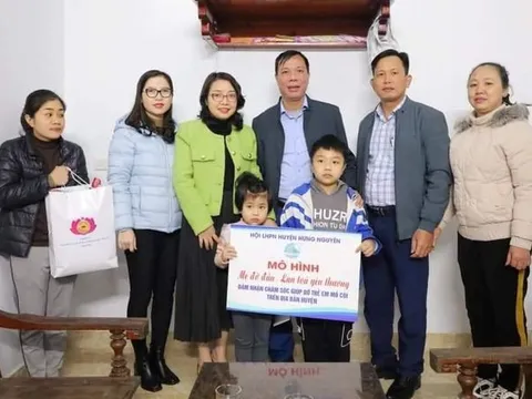 Ấm áp chương trình 'Mẹ đỡ đầu lan tỏa yêu thương'
