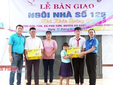 Bình Phước: Bàn giao 'Ngôi nhà khăn quàng đỏ' cho học sinh có hoàn cảnh khó khăn