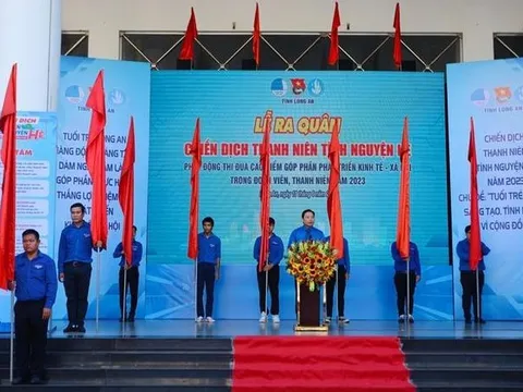 5.000 lá cờ Tổ quốc đến với Long An