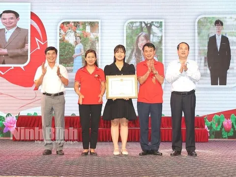 Ninh Bình tôn vinh những tấm gương thầm lặng vì người bệnh