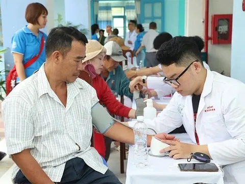'Được khám bệnh miễn phí, bà con ngư dân rất ấm áp'