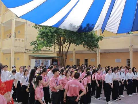 Sinh viên ĐH Sư phạm Hà Nội tham gia hiến máu tình nguyện