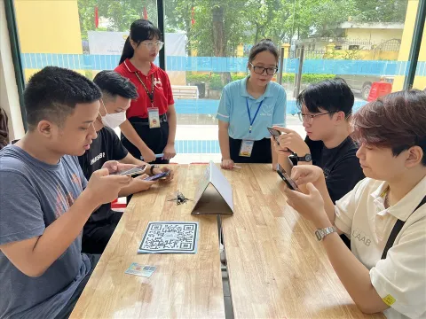 Cán bộ, giảng viên và sinh viên tham gia hiến máu tình nguyện