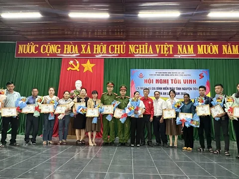 Huyện An Lão (Bình Định) tôn vinh 14 gia đình và 46 cá nhân hiến máu tình nguyện tiêu biểu năm 2023