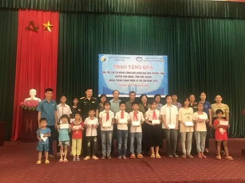 Hội Bảo vệ quyền trẻ em tỉnh Bắc Giang trao tặng 40 triệu đồng cho 80 em nhỏ có hoàn cảnh khó khăn