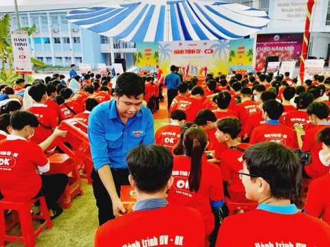 Sinh viên Bến Tre trải nghiệm 'Hành trình SV - OK'