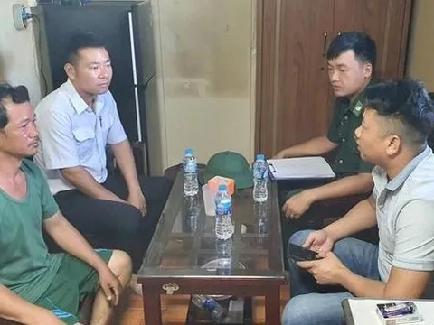 Ngư dân may mắn được cứu sống sau hơn 12 giờ rơi xuống biển