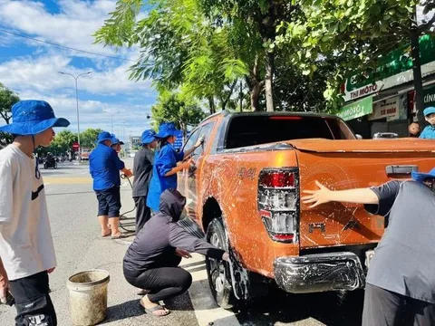 'Rửa xe gây quỹ' tiếp sức trẻ em nghèo