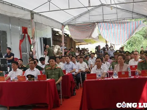 Bộ Công an trao tặng 1.000 ngôi nhà cho các hộ gia đình khó khăn ở Hà Tĩnh