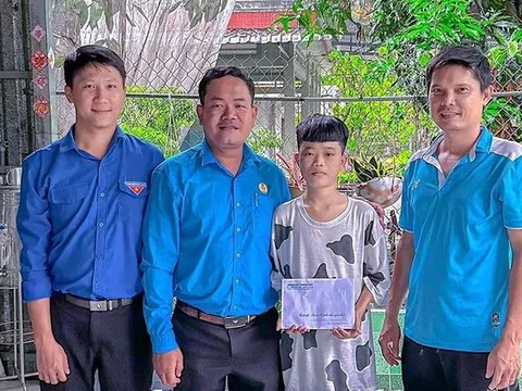 Học sinh hoàn cảnh khó khăn được 'tiếp sức' động viên trước ngày thi THPT