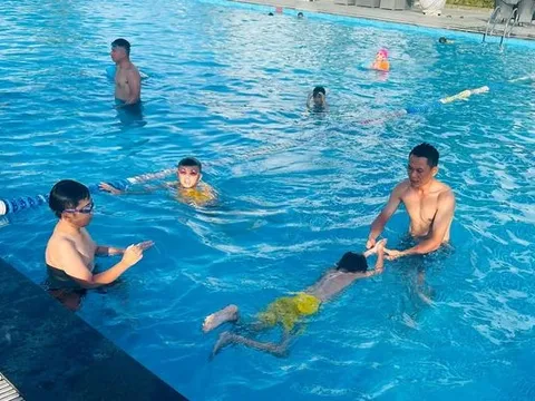 Dạy bơi cho trẻ: Cách phòng, chống đuối nước hiệu quả