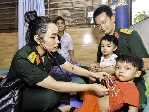 Bệnh viện Quân y 175 khám sức khỏe, tặng quà cho trẻ mồ côi tại Đồng Nai