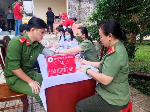 Đồng Nai: Công an, dân quân tự vệ và người dân hiến máu nhân đạo