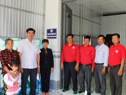 Đồng Tháp: Bàn giao 10 căn nhà chữ thập đỏ cho hộ nghèo, cận nghèo