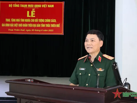 Trao tiền hỗ trợ xây nhà tình nghĩa tại tỉnh Thừa Thiên Huế