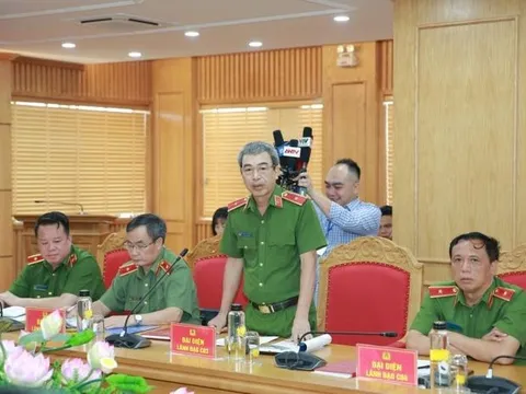 Bộ Công an khuyến cáo người dân tỉnh táo, nghiên cứu kỹ trước khi ký hợp đồng ngân hàng, bảo hiểm,... tránh bị lừa đảo