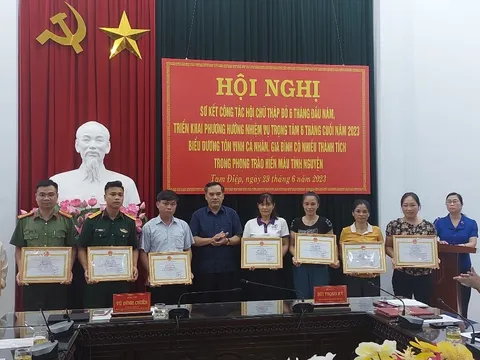Ninh Bình: Tôn vinh, khen thưởng gần 100 tình nguyện viên hiến máu tiêu biểu và sơ kết công tác Hội 6 tháng đầu năm 2023