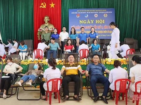 Hà Tĩnh: Huyện Cẩm Xuyên tiếp nhận 265 đơn vị máu