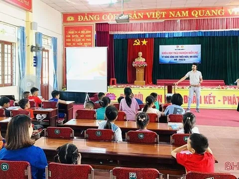 Niềm vui từ những lớp học miễn phí ở Hà Tĩnh