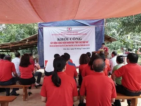 Khởi công nhà tình thương và tham quan mô hình hỗ trợ sinh kế