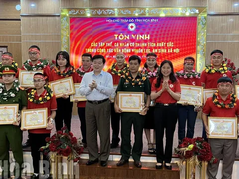 Chương trình “Hành trình đỏ” và tôn vinh người hiến máu tình nguyện tại Hòa Bình