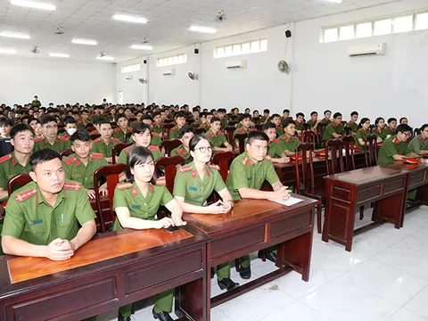Tăng cường học viên các trường CAND hỗ trợ xây dựng 1.200 căn nhà cho hộ nghèo ở Sóc Trăng