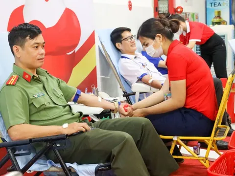 100 cán bộ, chiến sĩ Công an TP Cần Thơ tham gia hiến máu tình nguyện